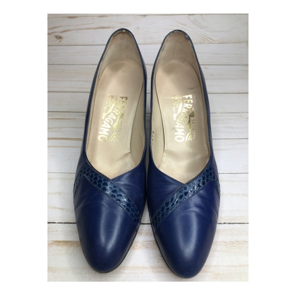 Salvatore Ferragamo Vintage Blue Snake Print Pumps Heels Sz 7.5AAA - Picture 3 of 16